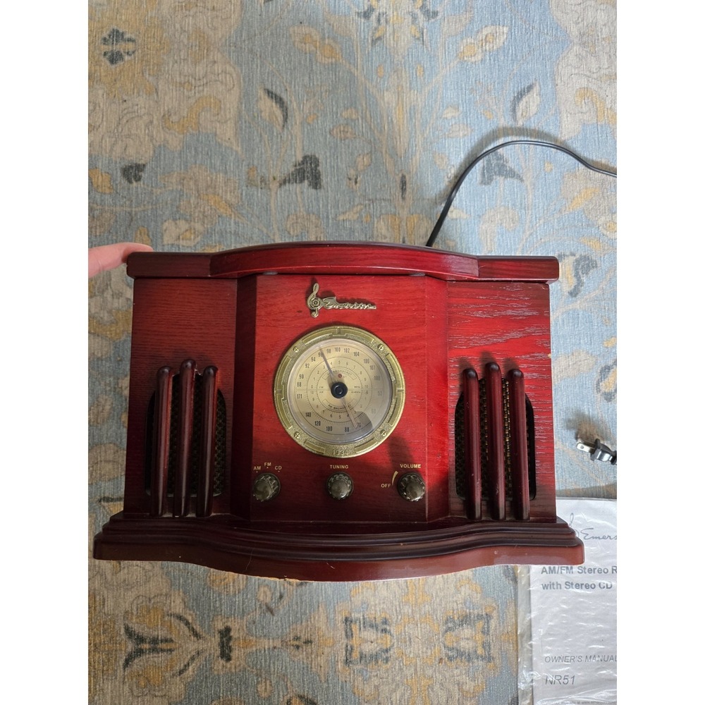 Emerson‎ Radio and CDPlayer B6-17 Cherry Wood Retro Vintage Look Table Top